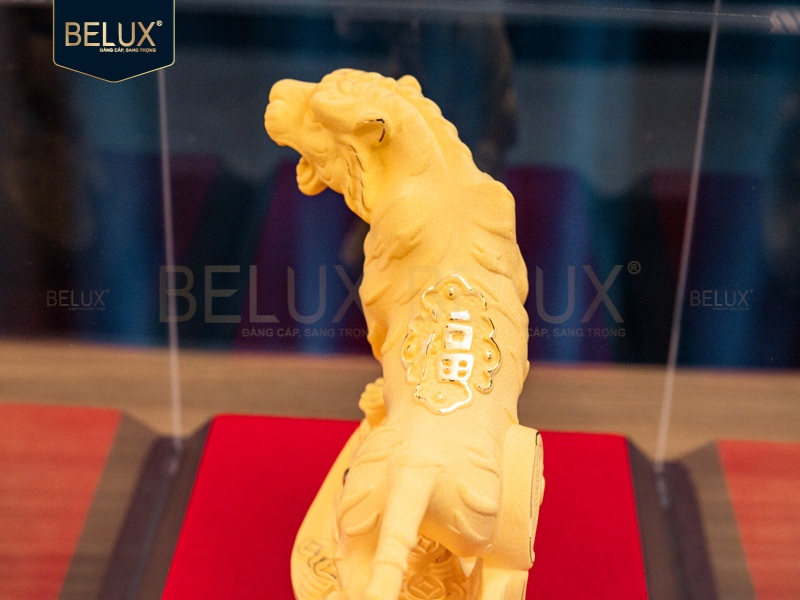 Tượng Hổ Như Ý vàng cát 11x6x12cm